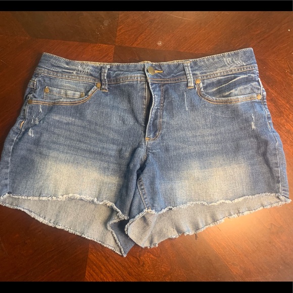 Denim Faded Glory cut-off shorts - Picture 2 of 2